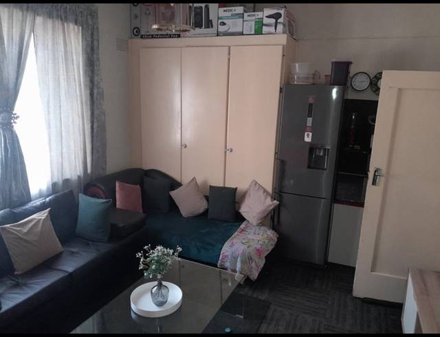 2 BEDROOM APARTMENT FOR SALE IN YEOVILLE